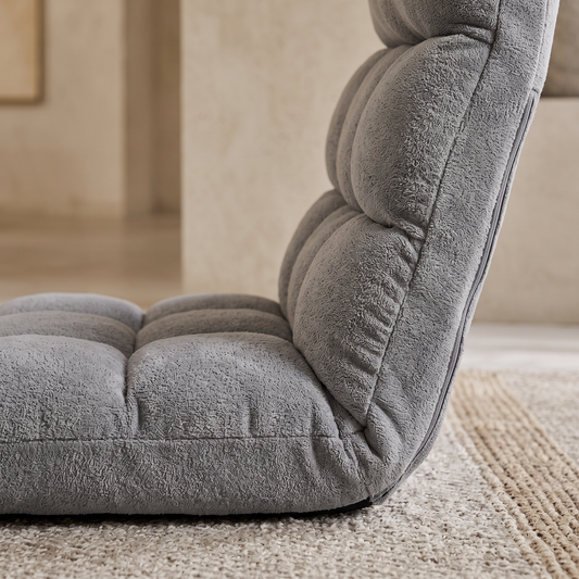 Gros plan sur le dossier réglable et la mousse matelassée du fauteuil de sol